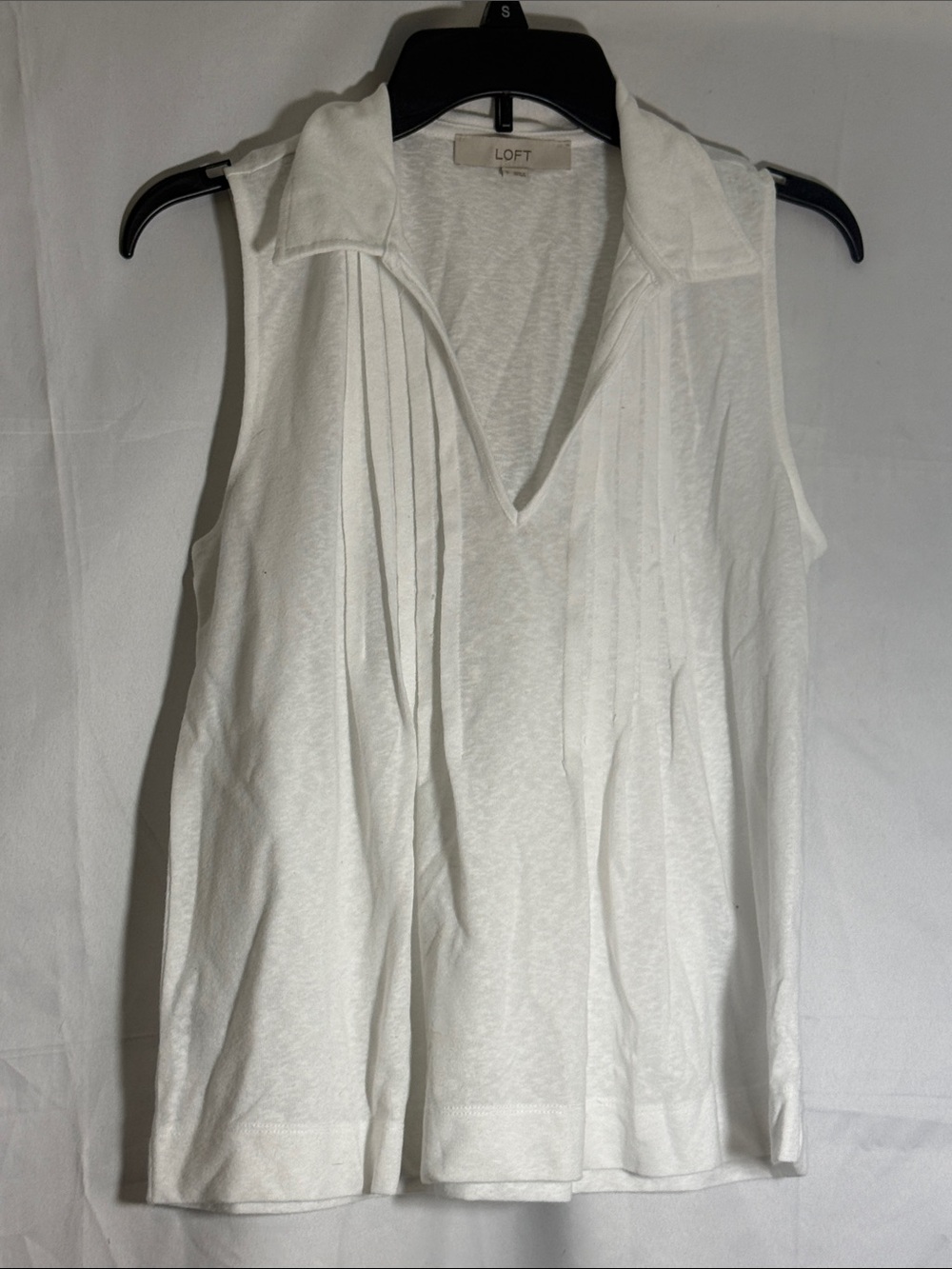 LOFT White Sleeveless Collared Pleated V-Neck Top